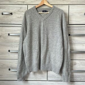 J Crew Men's100% Lambs Wool Pullover Sweater V neck size XL, Gray